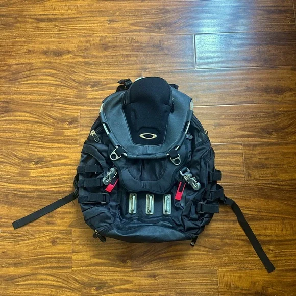 Oakley | Bags | Oakley Kitchen Sink Backpack Black | Poshmark 